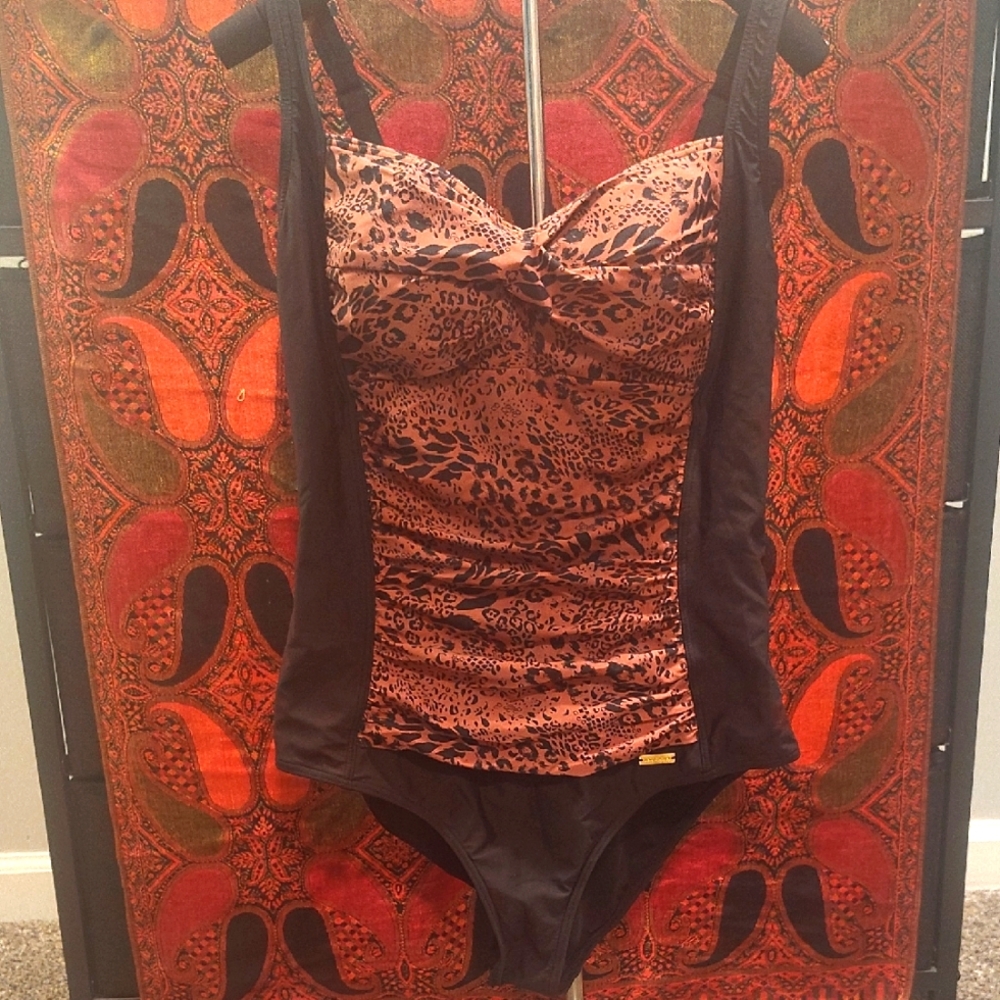 Leopard Print Swimsuit with Black Accents LASCANA WOMENS BEAUTIFUL ONE-PIECE